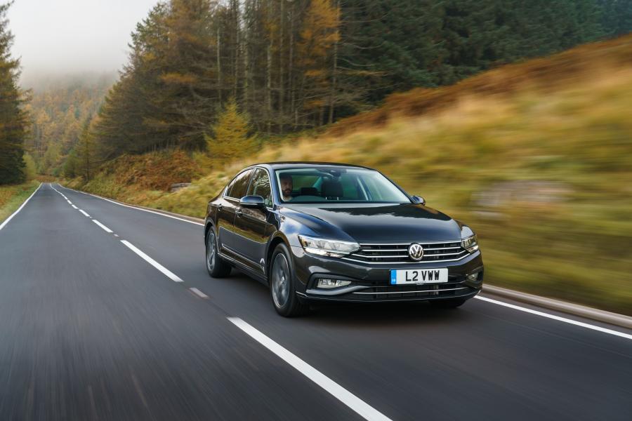  Volkswagen Passat SEL (B8) 2019 года  (UK) (фото 18 из 24)